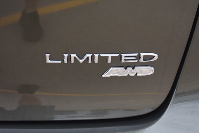 New 2027 Chrysler Pacifica Limited AWD/4WD image 8