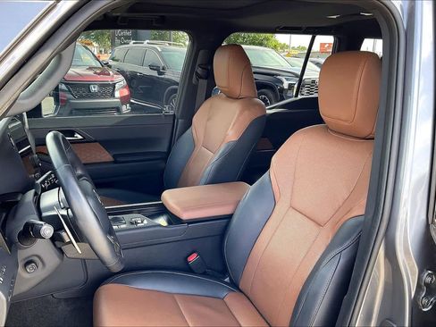 Used 2024 Lexus GX 550 w/ Accessory Package (31) image 7