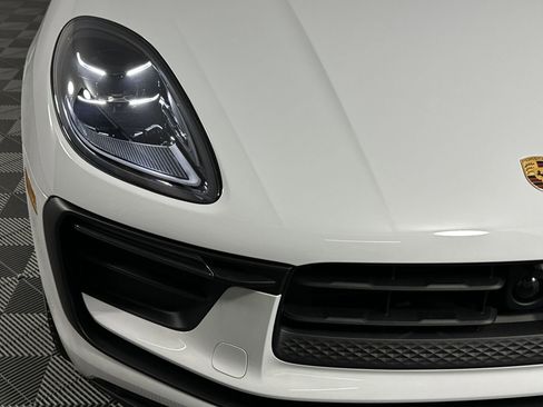 Certified 2025 Porsche Macan image 12