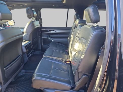 Used 2023 Jeep Wagoneer Series II AWD/4WD image 17