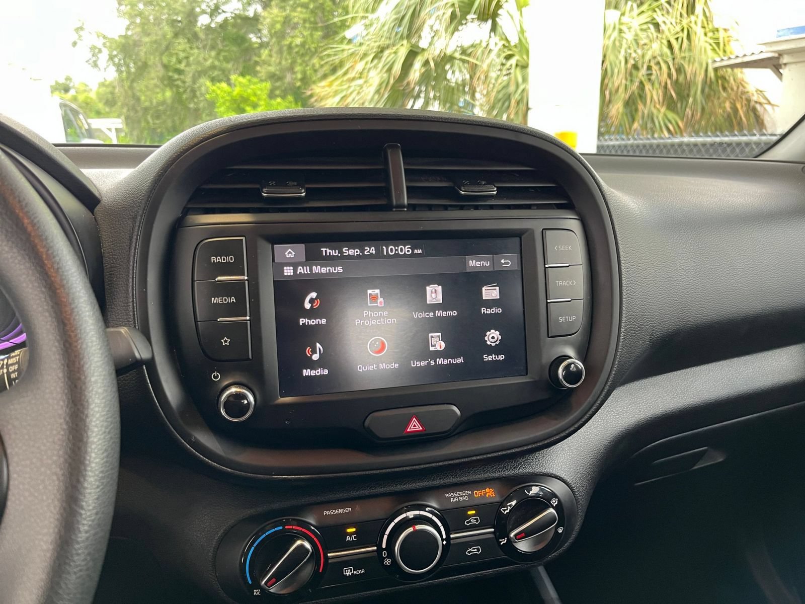 Used 2025 Kia Soul LX w/ LX Technology Package FWD image 19