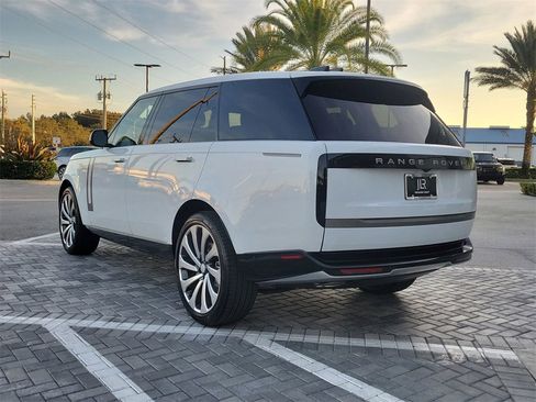 New 2025 Land Rover Range Rover Long Wheelbase SE image 3