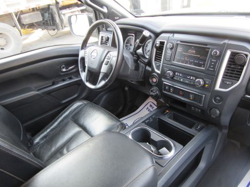 Used 2019 Nissan Titan SL w/ Midnight Edition image 13