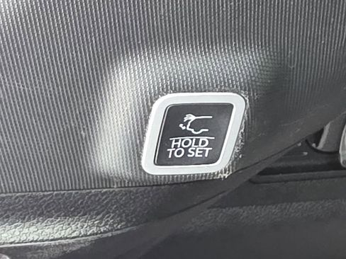 Used 2025 Jeep Grand Cherokee Altitude AWD/4WD image 14