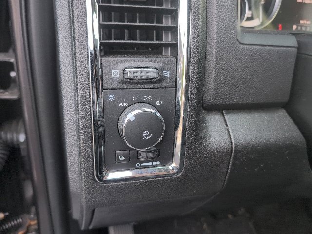 Used 2014 RAM 1500 Laramie w/ Convenience Group AWD/4WD image 19
