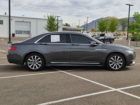 Used 2017 Lincoln Continental Premiere image 4