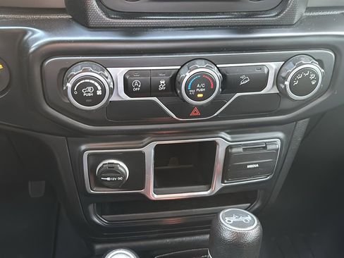 Used 2019 Jeep Wrangler Unlimited Sport image 19