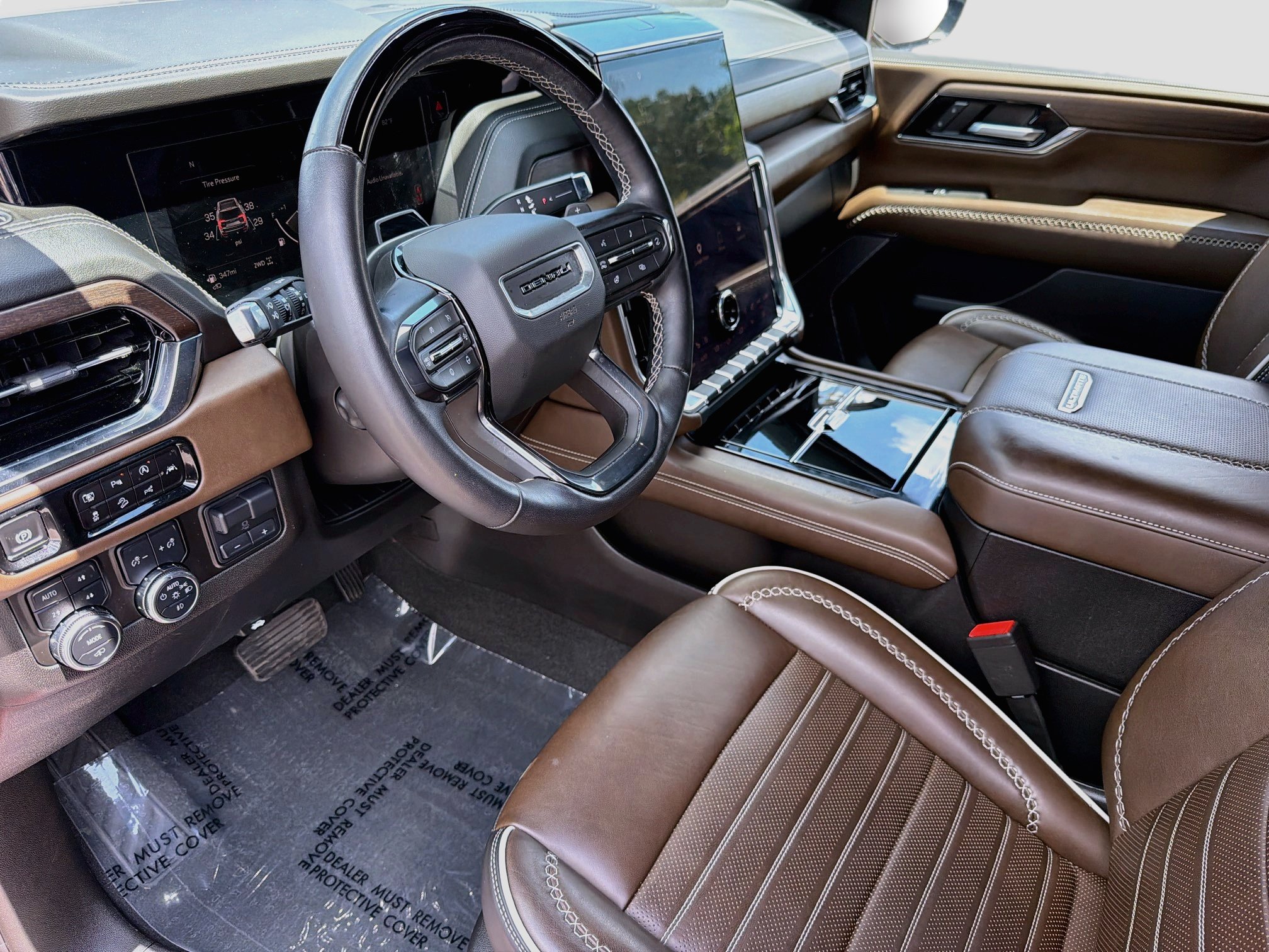 Used 2025 GMC Yukon Denali Ultimate AWD/4WD image 28