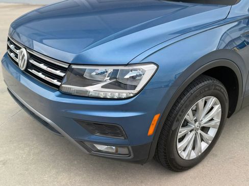 Used 2018 Volkswagen Tiguan SE w/ Front Fog Lights Package FWD image 2