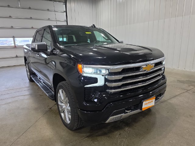 Used 2024 Chevrolet Silverado 1500 High Country w/ High Country Premium Package AWD/4WD image 2