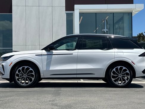 New 2026 Lincoln Nautilus Reserve AWD/4WD image 6