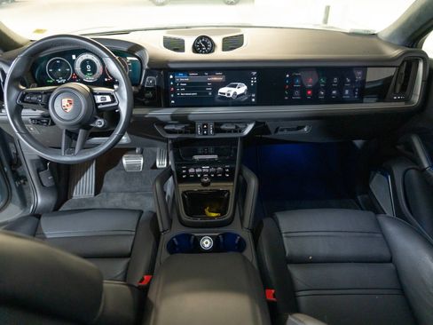 Certified 2024 Porsche Cayenne Turbo AWD/4WD image 26