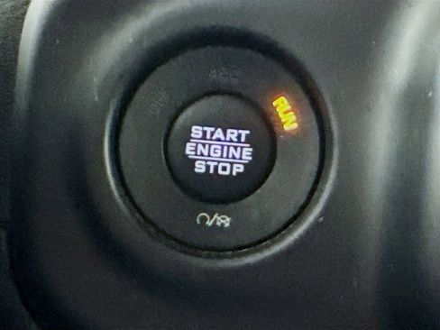 Used 2018 Jeep Wrangler Unlimited Sahara image 19