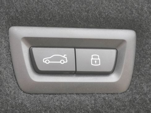 Certified 2023 BMW 760i xDrive w/ Luxury Rear Seating Package image 40