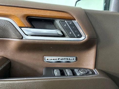 Used 2023 GMC Sierra 1500 Denali w/ Technology Package AWD/4WD image 8