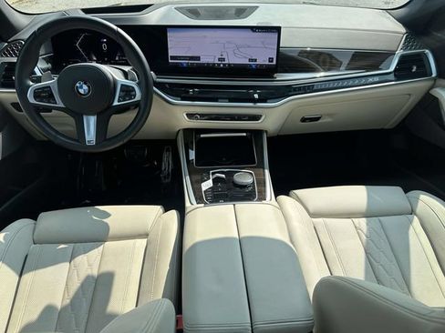 Used 2025 BMW X5 xDrive40i w/ M Sport Package AWD/4WD image 19