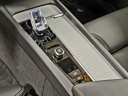 Used 2025 Volvo XC60 T8 Ultra w/ Protection Package Premier image 43