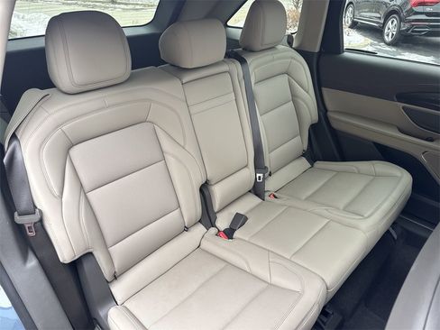 Used 2025 Lincoln Nautilus Premier image 27