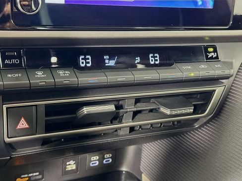 Certified 2025 Toyota Camry SE FWD image 17