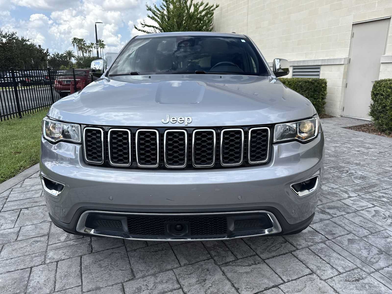 Used 2020 Jeep Grand Cherokee Limited RWD image 9