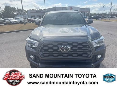 Used 2022 Toyota Tacoma TRD Off-Road w/ Technology Package image 9