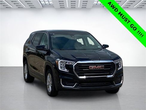 Used 2024 GMC Terrain SLE image 4