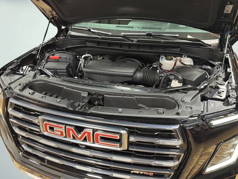 Used 2025 GMC Yukon AT4 AWD/4WD image 45