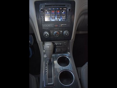 Used 2017 Chevrolet Traverse LT w/ Style and Technology Package image 12