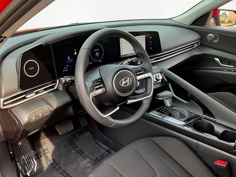 Certified 2025 Hyundai Elantra SEL image 14