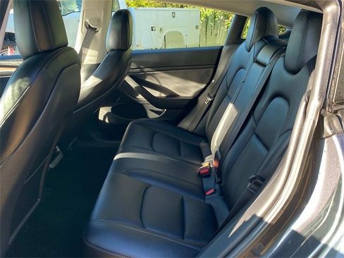 Used 2021 Tesla Model 3 Long Range image 9