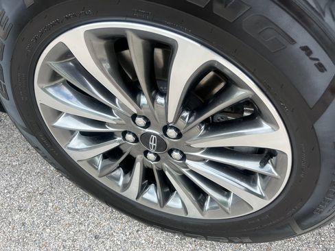 Used 2019 Lincoln Nautilus Select AWD/4WD image 37