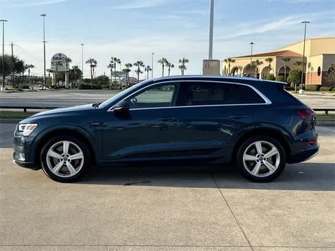 Used 2019 Audi e-tron Premium Plus image 2