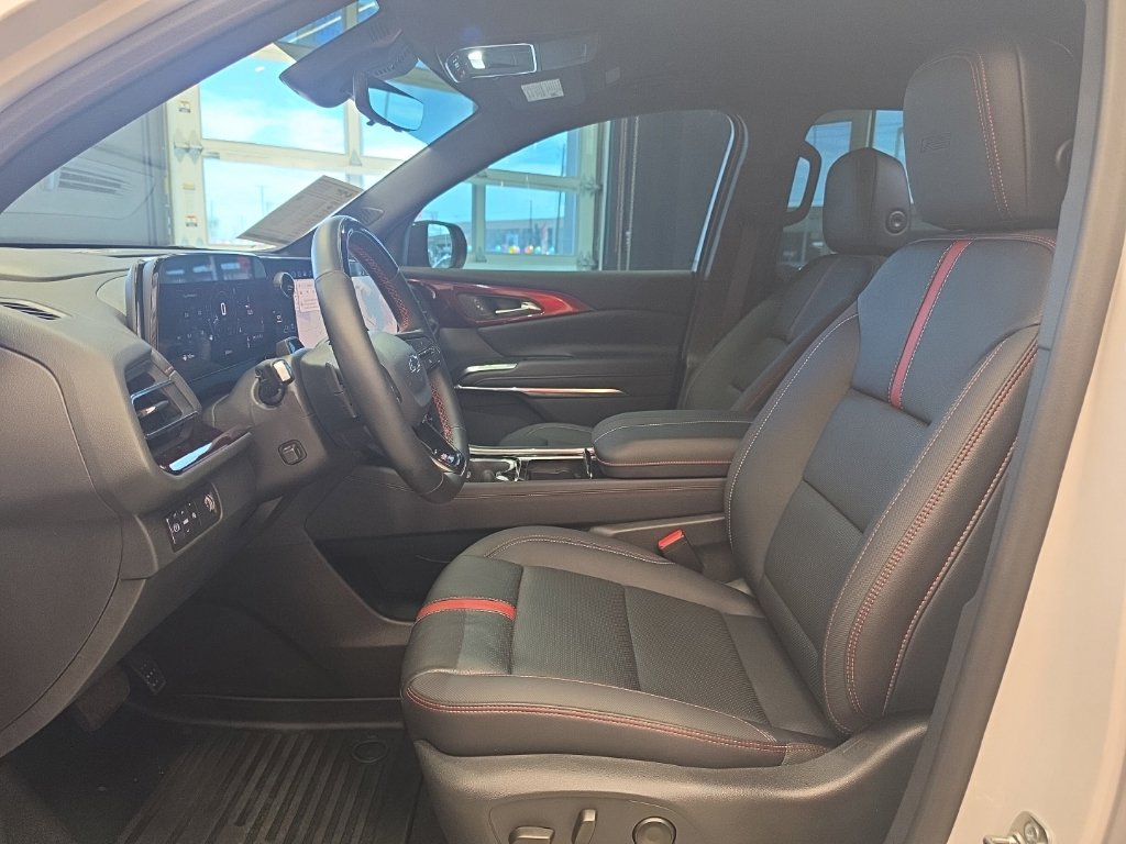 Used 2025 Chevrolet Traverse RS w/ LPO, Floor Liner Package FWD image 35