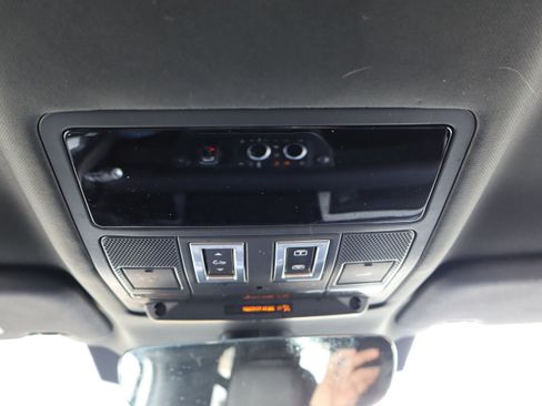 Used 2024 Land Rover Defender 90 S image 28