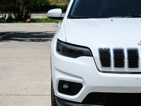 Used 2019 Jeep Cherokee Latitude Plus w/ Comfort/Convenience Group AWD/4WD image 5