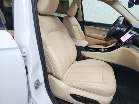 Used 2021 Jeep Grand Cherokee L Limited AWD/4WD image 39