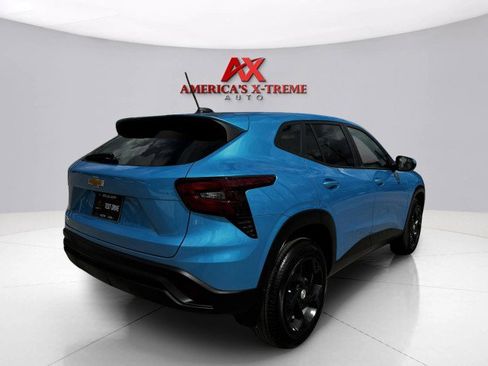 Used 2025 Chevrolet Trax LS w/ LS Convenience Package image 5