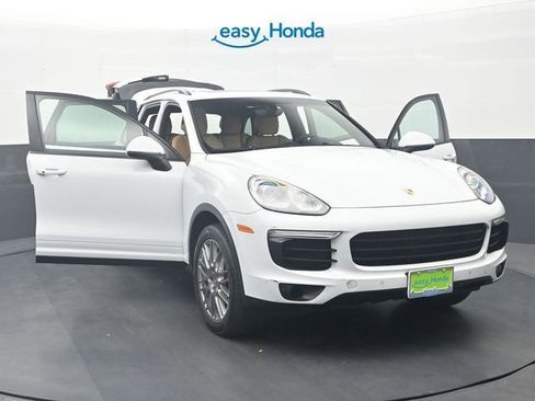 Used 2016 Porsche Cayenne w/ Premium Package AWD/4WD image 35