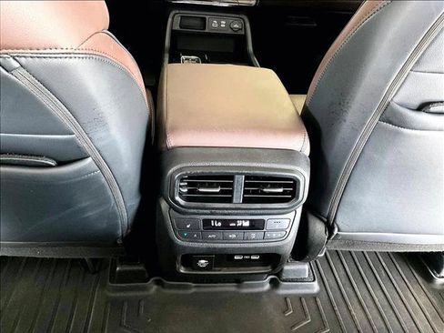 Used 2023 Honda Pilot Elite image 25