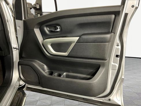 Used 2018 Nissan Titan SV w/ SV Convenience Package AWD/4WD image 28