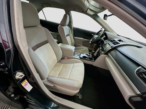 Used 2014 Toyota Camry LE FWD image 31