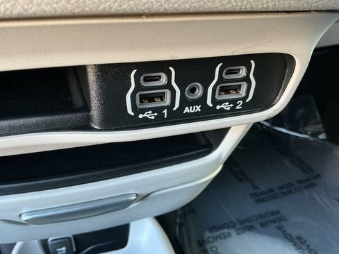 Used 2023 Chrysler Voyager LX FWD image 54