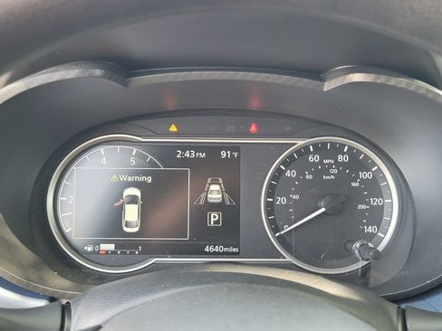 Used 2025 Nissan Versa SV w/ Trunk Package FWD image 22