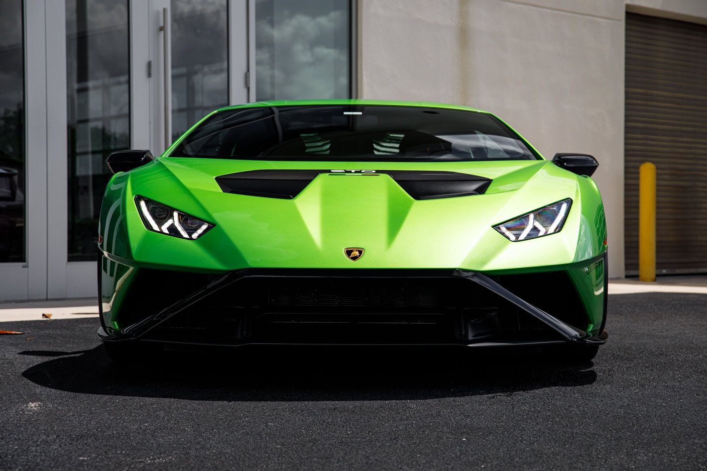 Used 2023 Lamborghini Huracan STO RWD image 8