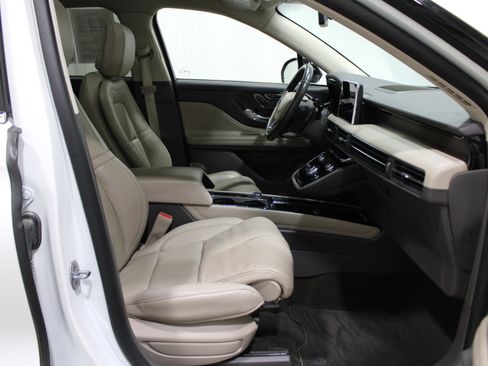 Used 2022 Lincoln Corsair Grand Touring w/ Elements Technology Bundle image 32