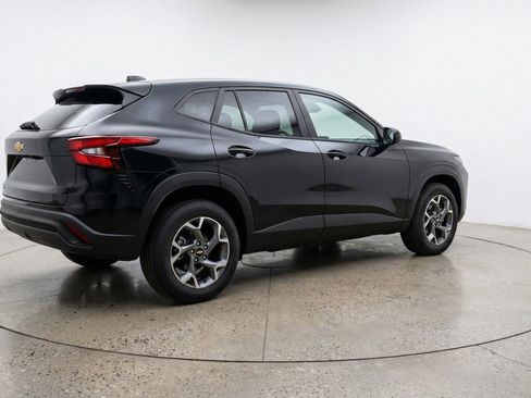 Used 2025 Chevrolet Trax LT image 9