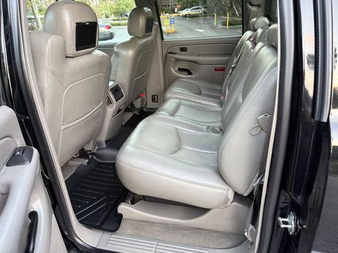 Used 2005 Chevrolet Avalanche LT w/ Preferred Equipment Group image 11