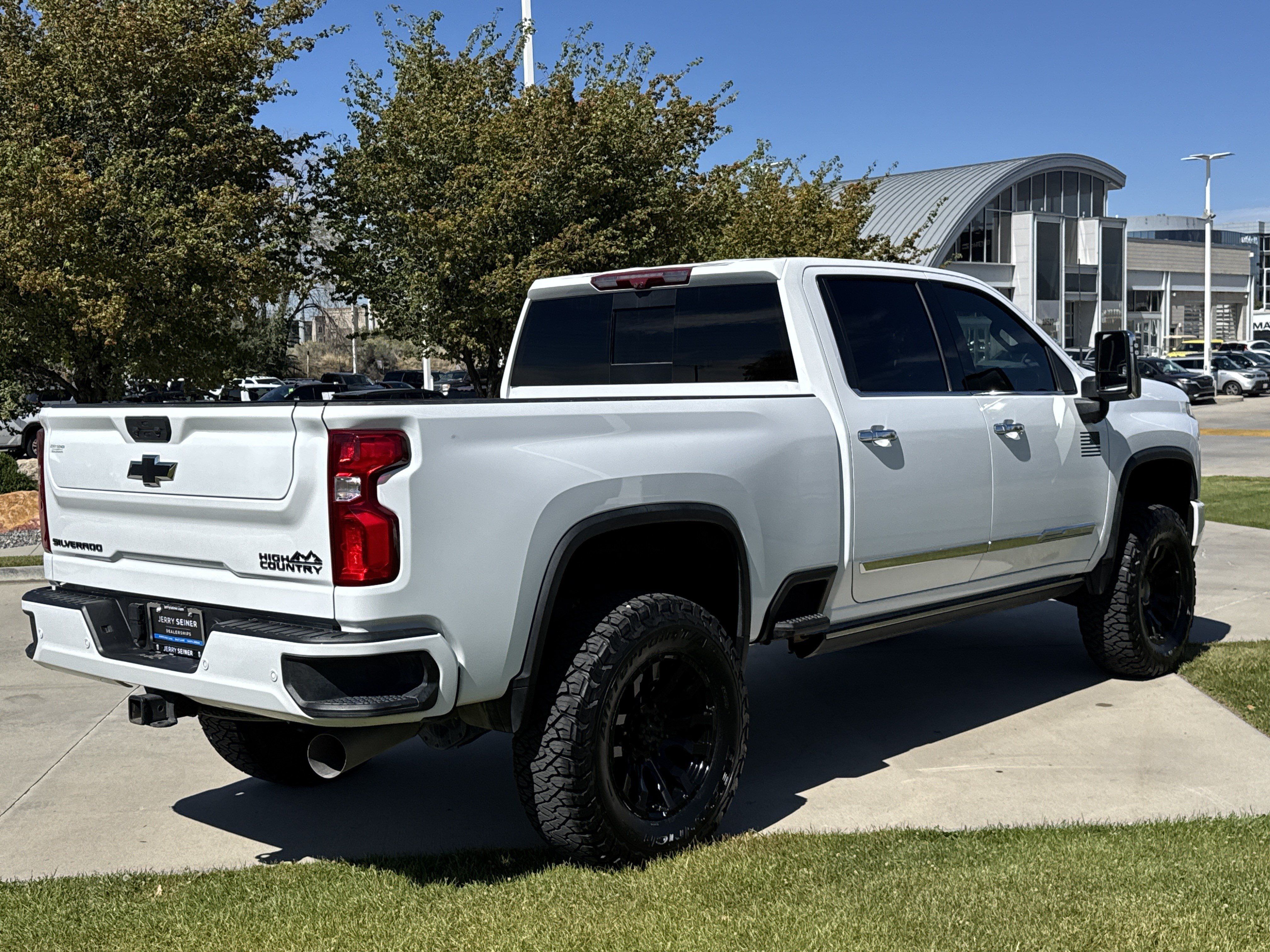Used 2024 Chevrolet Silverado 3500 High Country w/ Technology Package AWD/4WD image 5