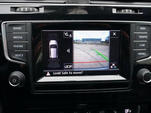 Used 2015 Volkswagen Golf R 4dr HB image 20