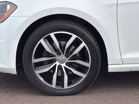 Used 2016 Volkswagen Golf Limited Edition image 26